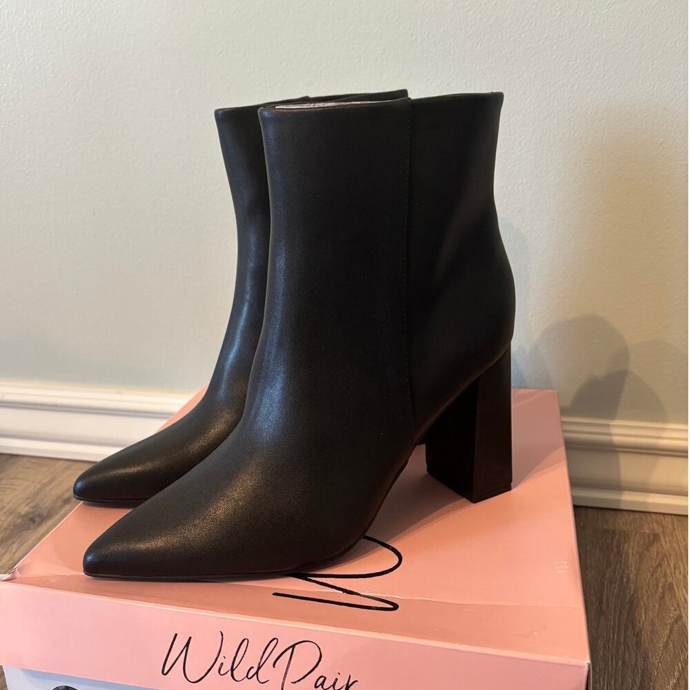 Black Bootie Boot Pointed Toe Block Heel Size 9